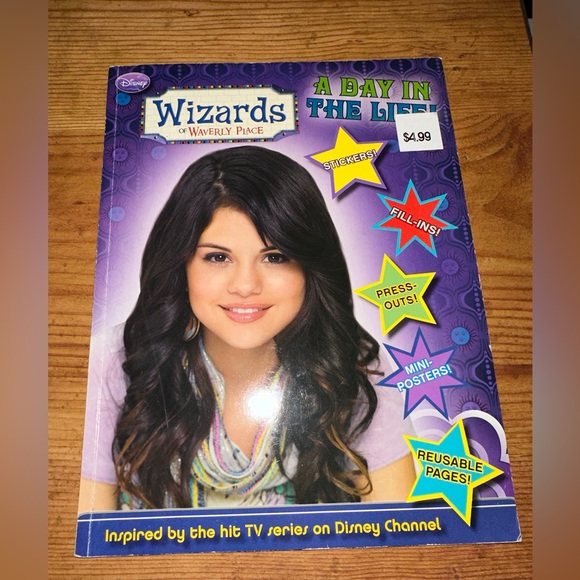 Wizards of Waverley Place activity book - Picture 1 of 2